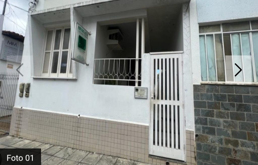 casa residencial/comercial, localizada em uma rua comercial com ótimas possibilidades para clinica e lojas! Com 200,00m2 de área casa residencial/comercial, localizada em uma rua comercial com ótimas possibilidades para clinica e lojas! Com 200,00m2 de área