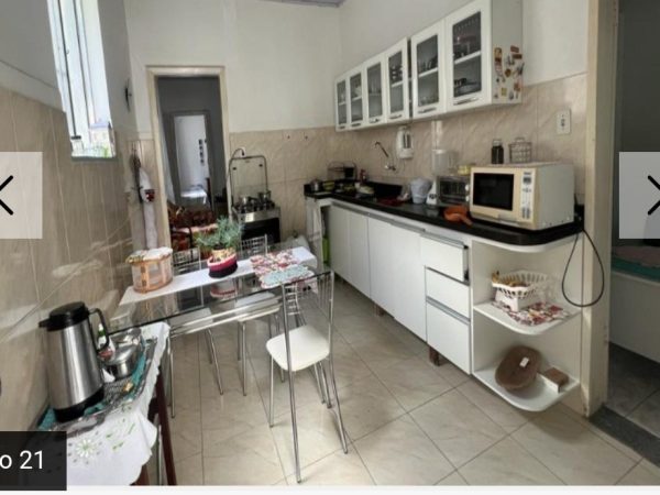 casa residencial/comercial, localizada em uma rua comercial com ótimas possibilidades para clinica e lojas! Com 200,00m2 de área