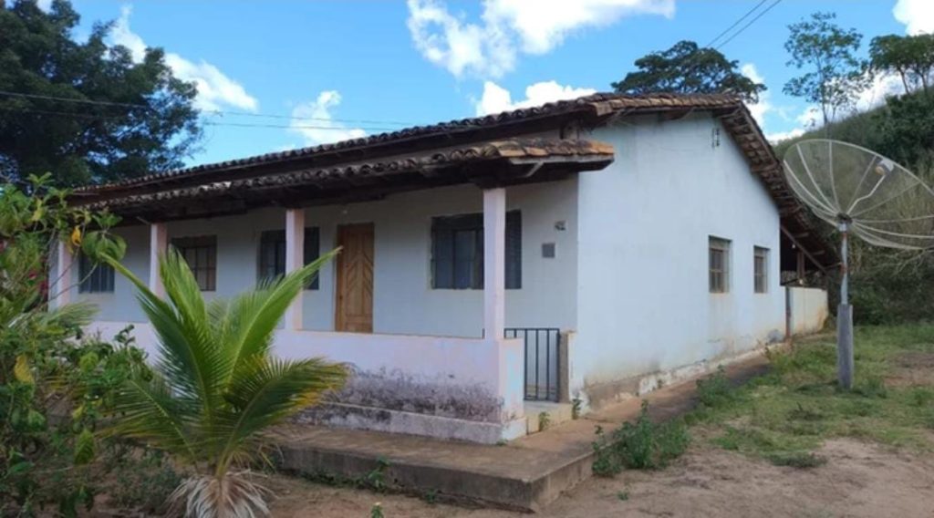 Fazenda na Região de Pedra Azul, Com uma área total de 18 alqueires