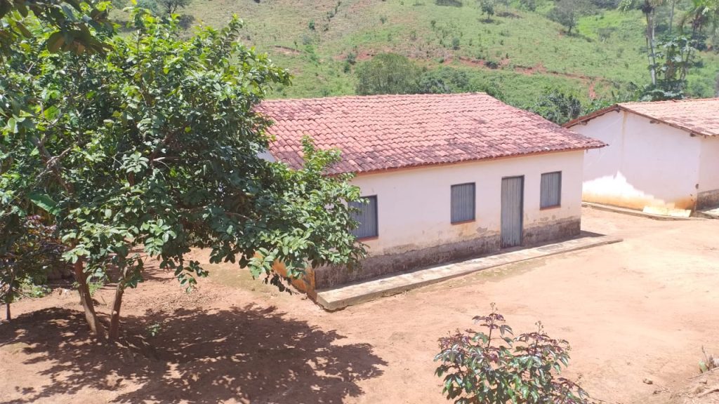Fazenda saudade de 25 alqueires na região de pedra azul Fazenda saudade de 25 alqueires na região de pedra azul