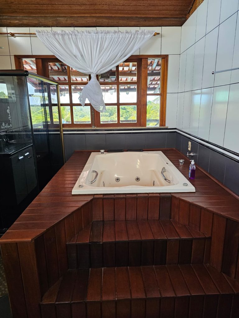 Fazendinha próximo da praia de Olivença 6,67 hectares A 2 km e meio da praia Sede de luxo com 1.000 M2 de área construída. 77 99124-3413