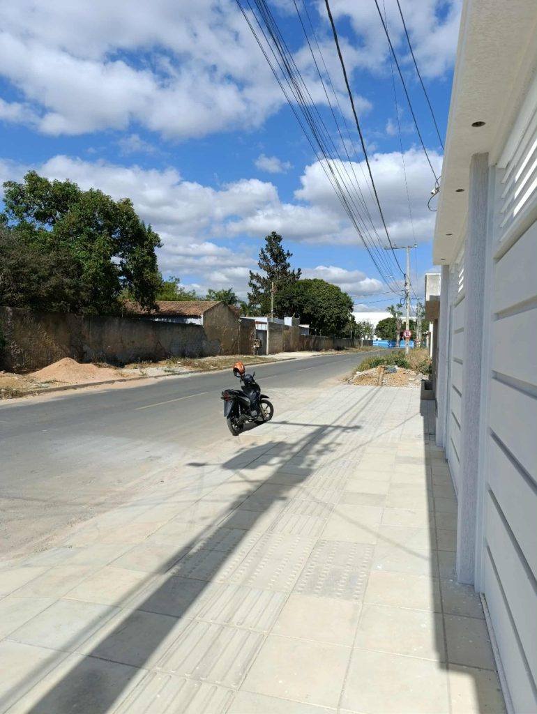 Vende-se uma excelente casa no Bairro Felícia! informações: (77) 99124-3413