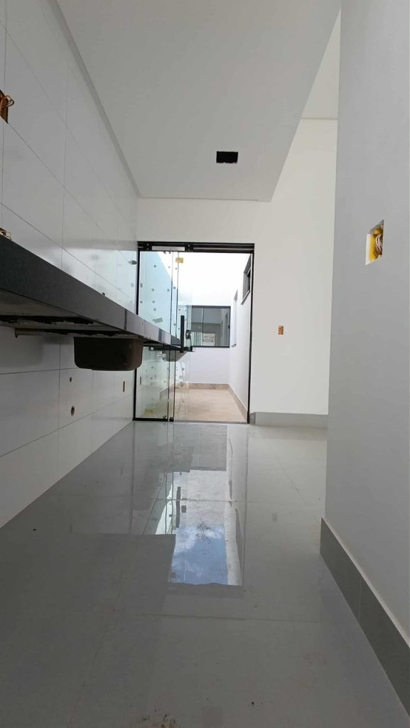 Vende-se uma excelente casa no Bairro Felícia! informações: (77) 99124-3413