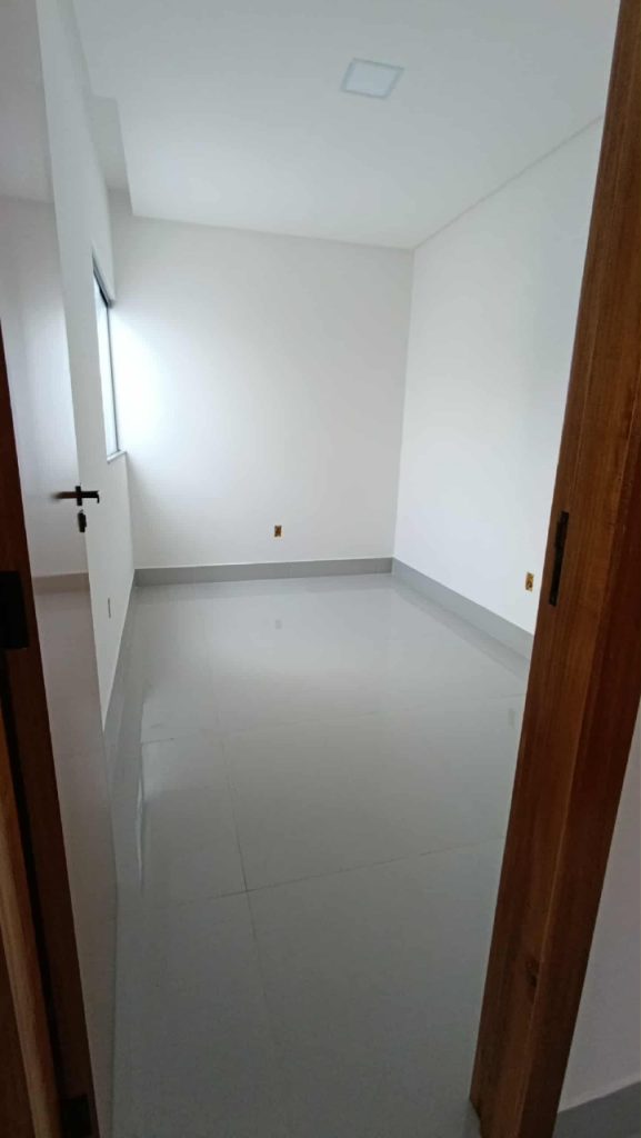 Vende-se uma excelente casa no Bairro Felícia! informações: (77) 99124-3413