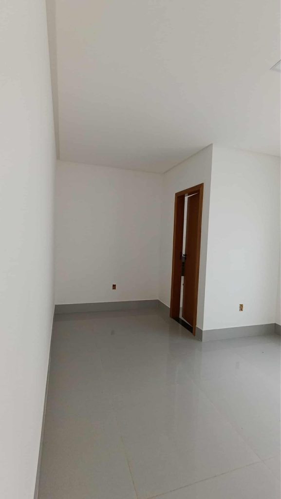 Vende-se uma excelente casa no Bairro Felícia! informações: (77) 99124-3413