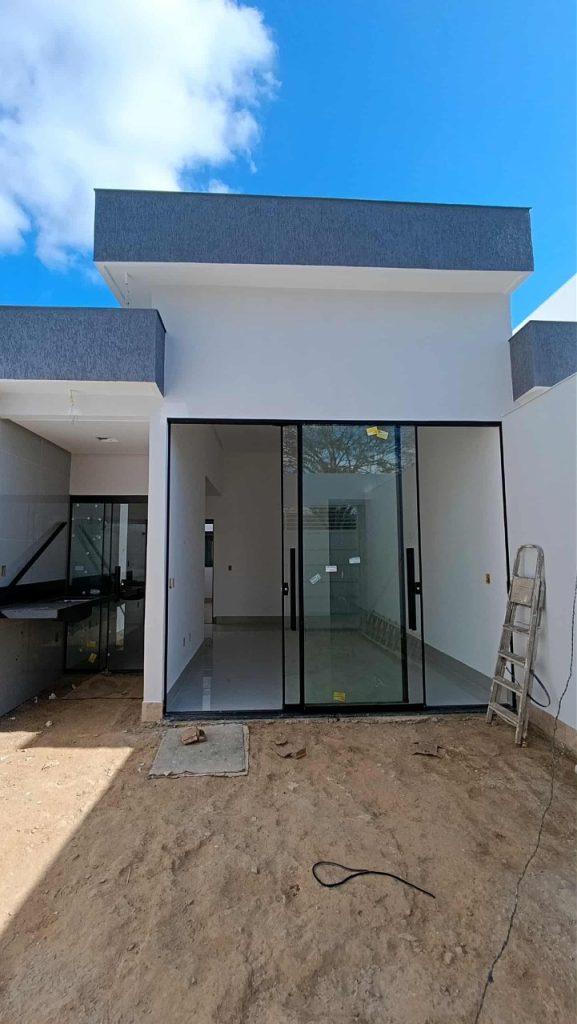 Vende-se uma excelente casa no Bairro Felícia! informações: (77) 99124-3413