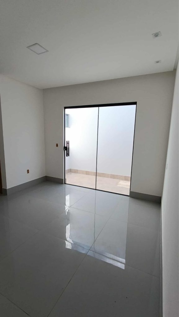 Vende-se uma excelente casa no Bairro Felícia! informações: (77) 99124-3413