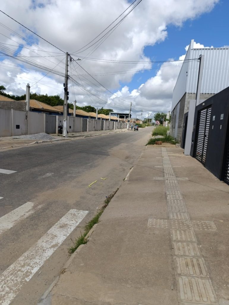 Casa à venda no bairro Ailton Senna, em ótima localização, próxima à fábrica Dass