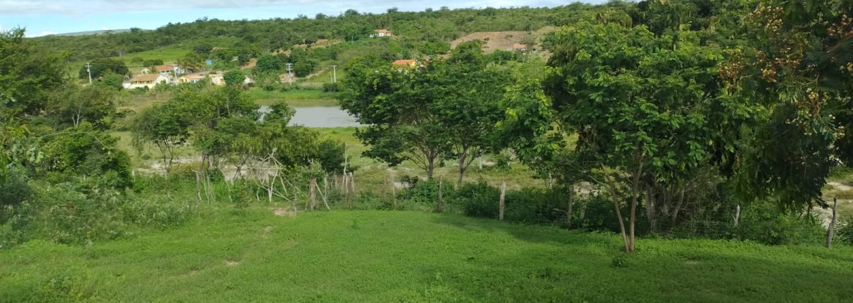 Fazendinha de 10 hectares a 8 km de conquista